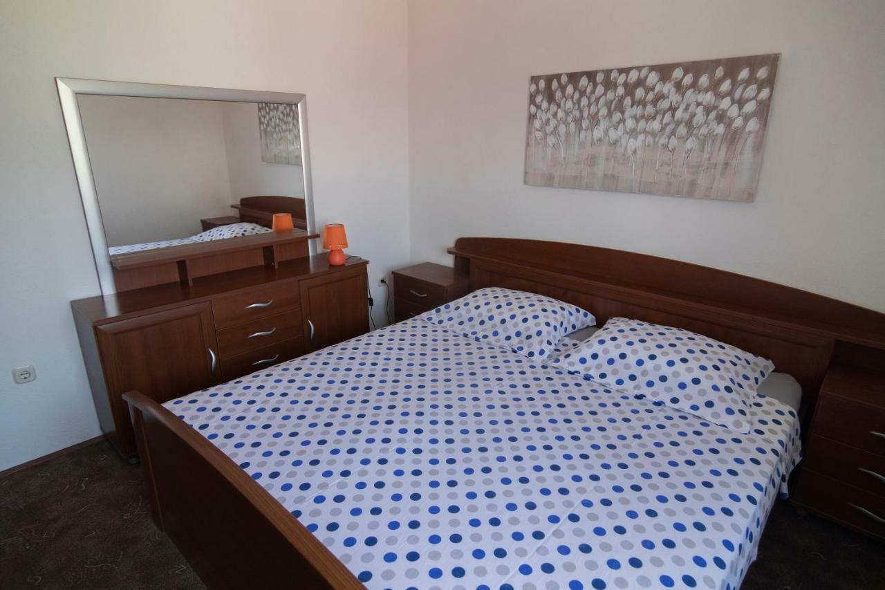 Apartments Ivana Postira Bagian luar foto