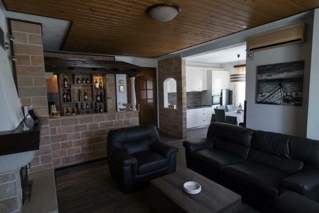 Apartments Ivana Postira Bagian luar foto