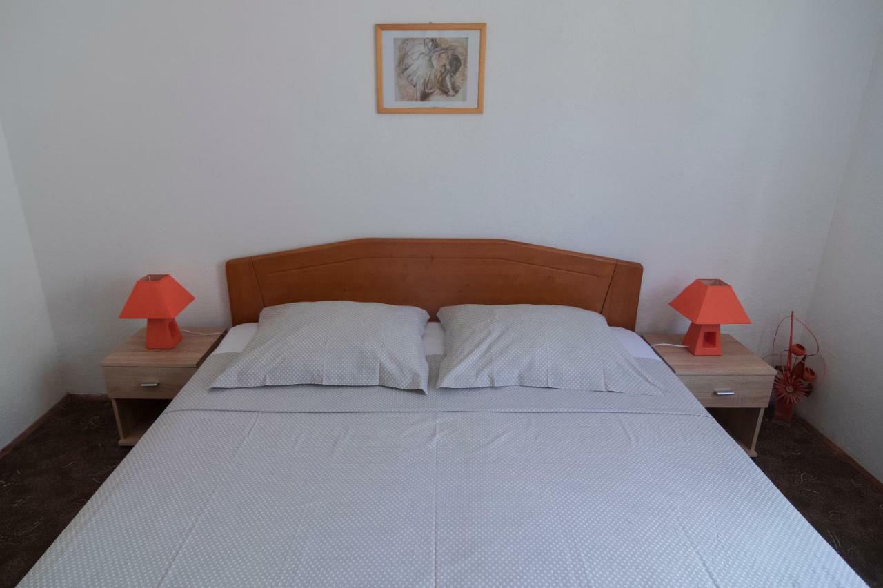 Apartments Ivana Postira Bagian luar foto
