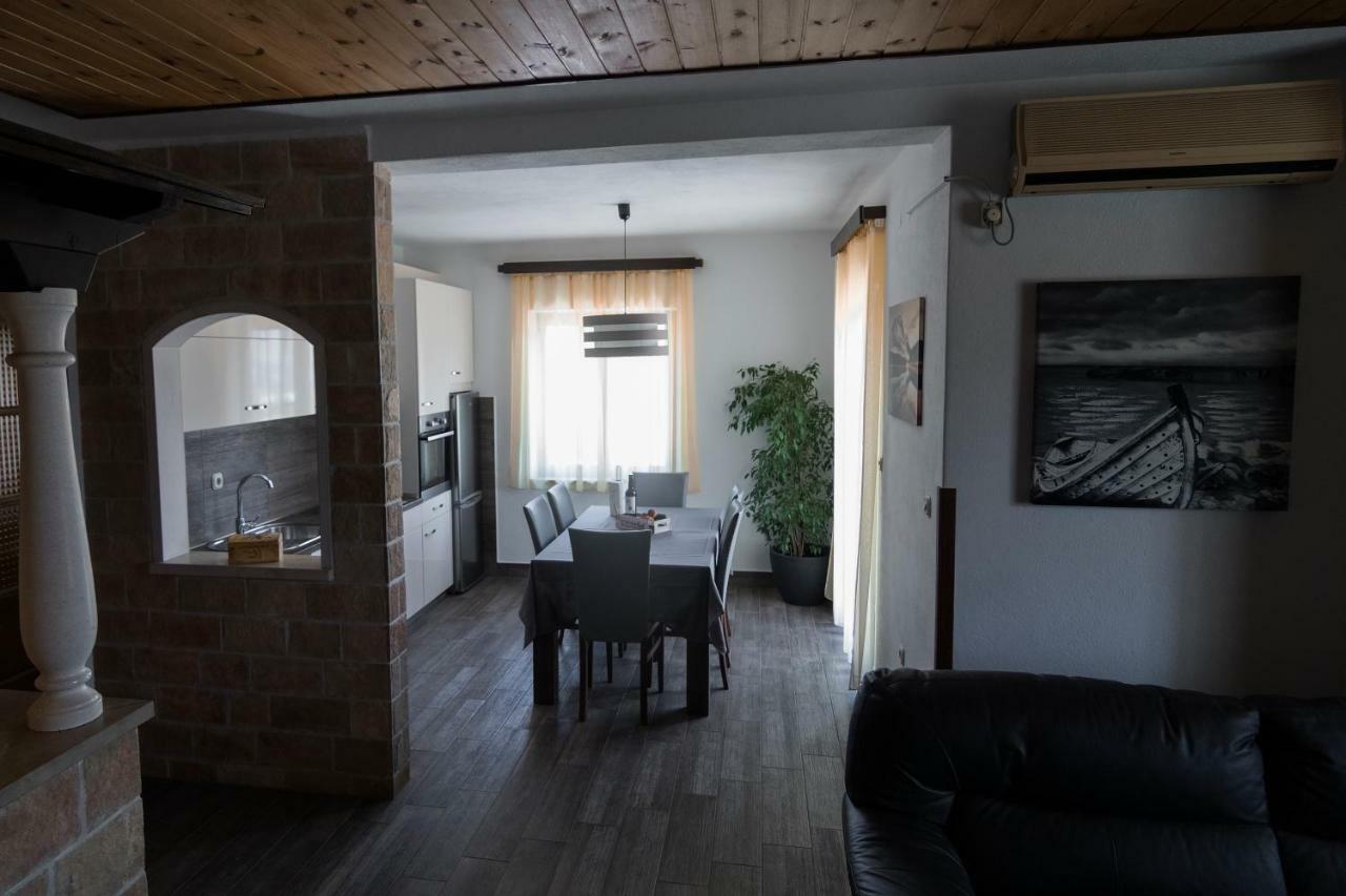 Apartments Ivana Postira Bagian luar foto