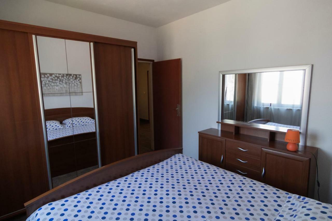 Apartments Ivana Postira Bagian luar foto