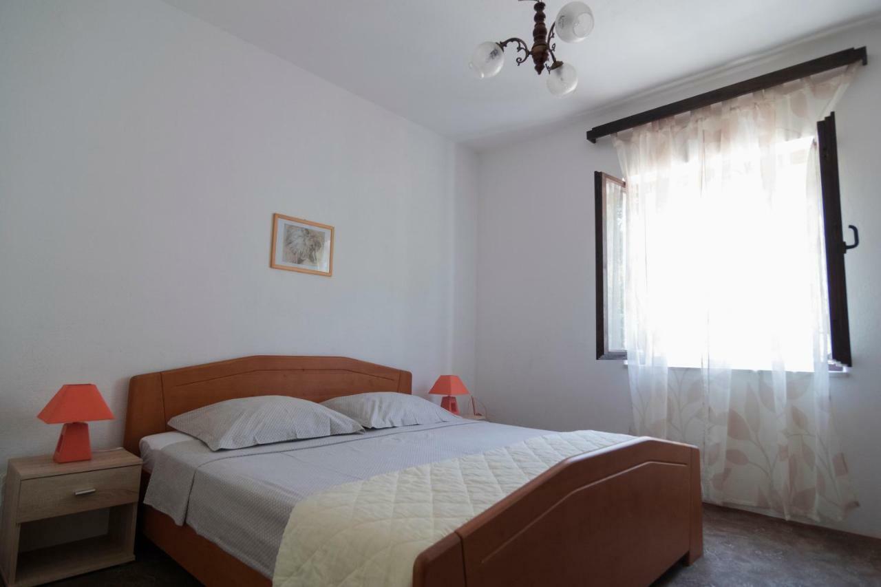 Apartments Ivana Postira Bagian luar foto