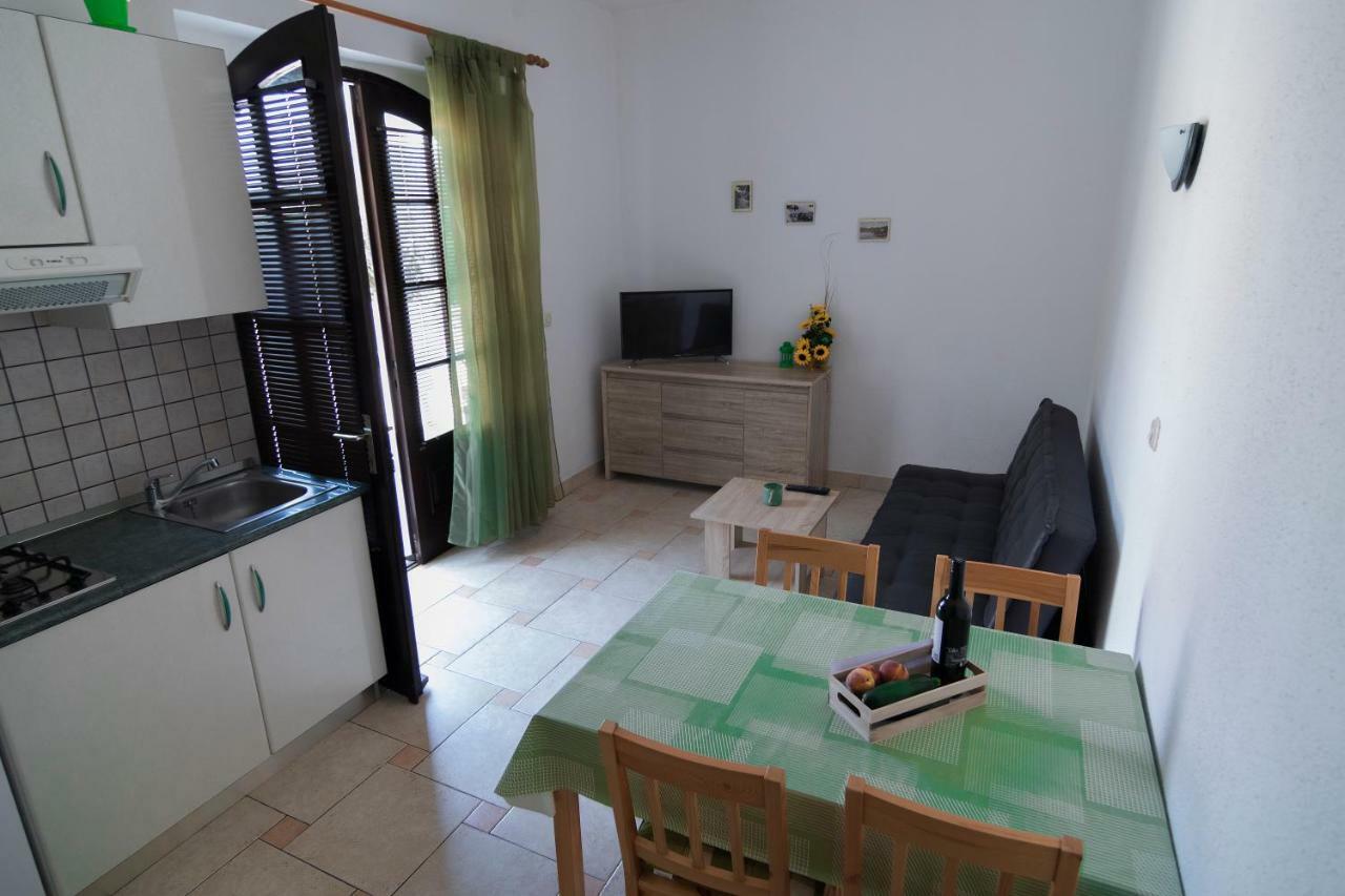 Apartments Ivana Postira Bagian luar foto