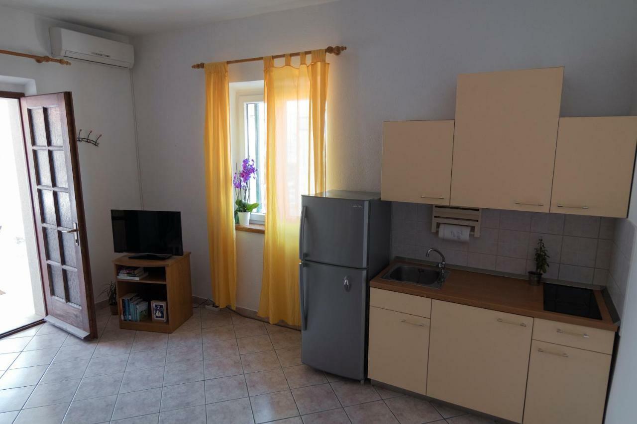 Apartments Ivana Postira Bagian luar foto