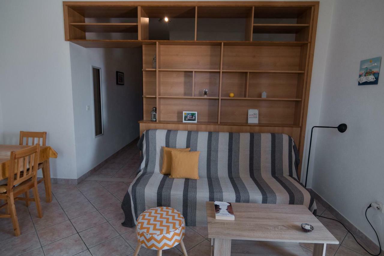 Apartments Ivana Postira Bagian luar foto