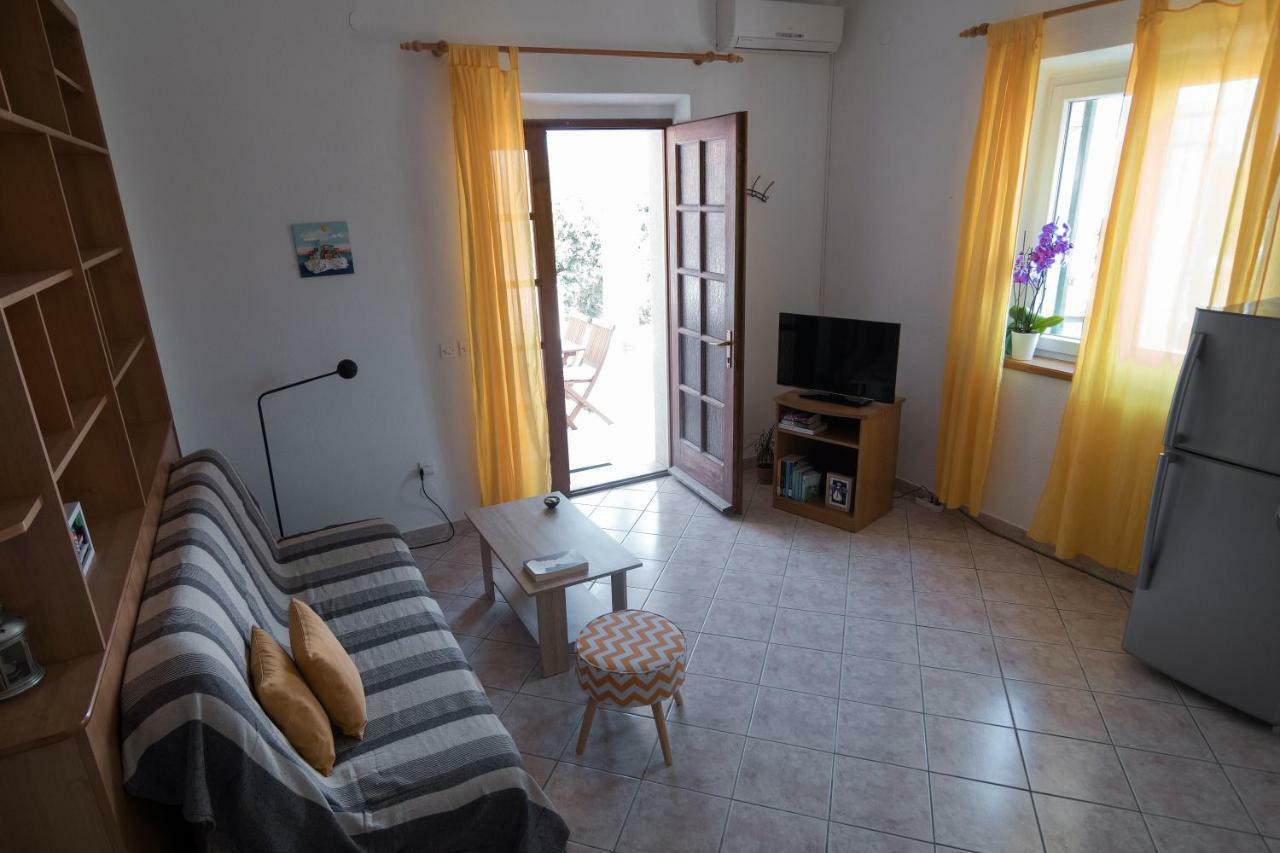 Apartments Ivana Postira Bagian luar foto